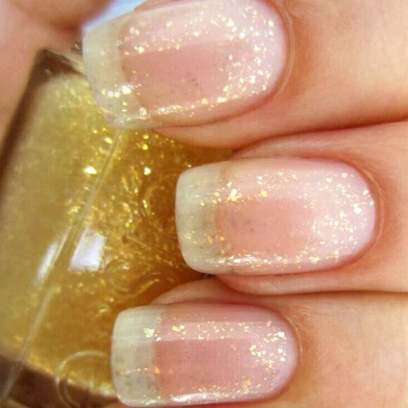 Essie AS GOLD AS IT GETS #950 Nail Polish Lacquer - Picture 5 of 6